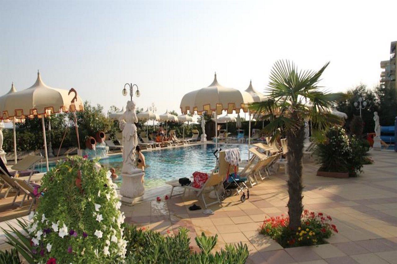 Luxor E Cairo The Beach Resort Lido di Jesolo Exterior foto