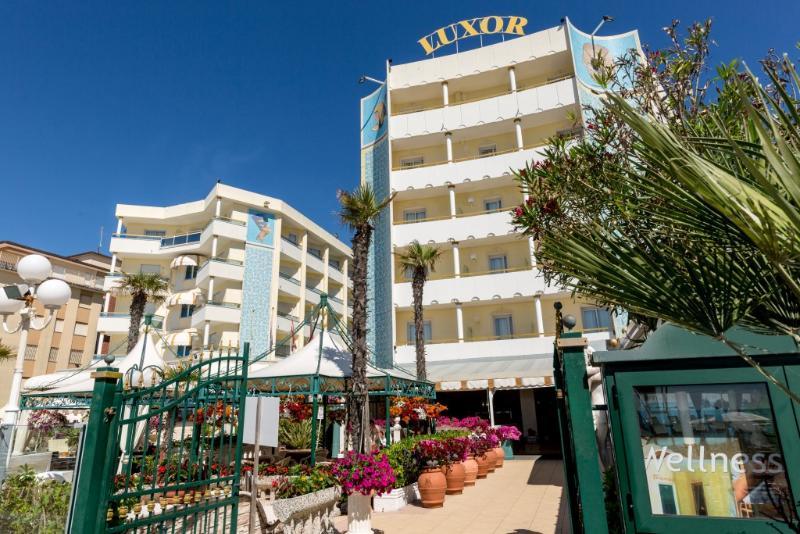 Luxor E Cairo The Beach Resort Lido di Jesolo Exterior foto